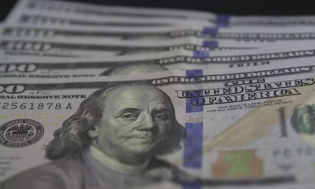 Dólar cai a R$ 5,21 no último pregão antes do primeiro turno