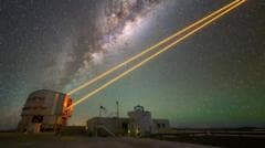 Por que astrônomos fabricam estrelas falsas com lasers gigantes?