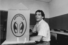 As surreais eleições dos anos 80 e 90 em que uma marca de cerveja estampou as cabines de votação no Brasil