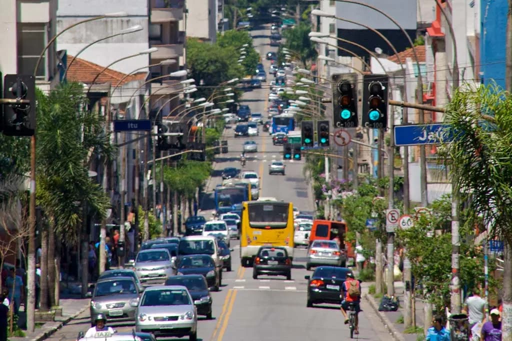 Rua e avenida: entenda as diferenças e classificação de vias urbanas