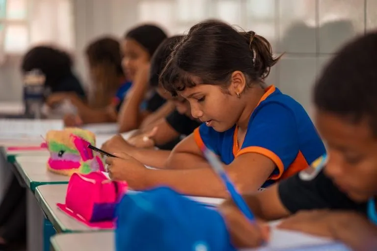 71% dos alunos da rede estadual dizem usar IA nos estudos, mostra pesquisa Datafolha