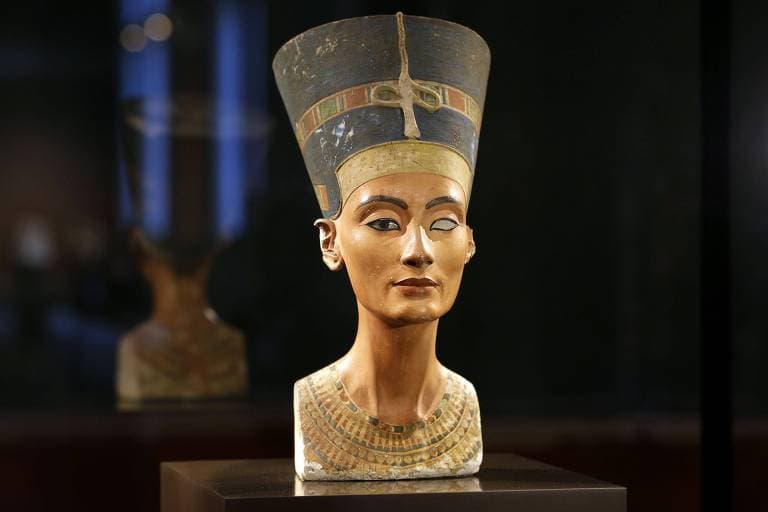 Possíveis câmaras ocultas atrás da tumba de Tutancâmon reacendem teoria sobre paradeiro de Nefertiti