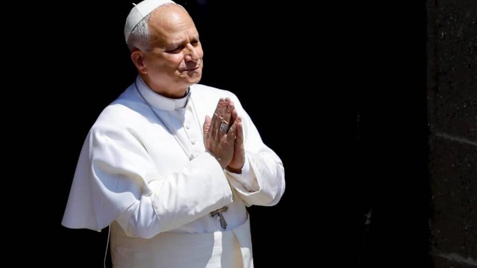 Papa Leão XIV anuncia cirurgia no pulmão e pede orações dos fiéis