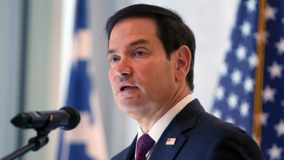 Marco Rubio pede orações pela saúde do papa Leão XIV após diagnóstico de câncer