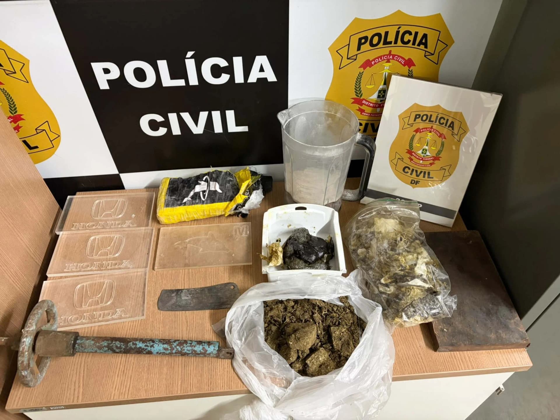 PCDF encontra laboratório de drogas com placas de golfinho no Jardim Botânico