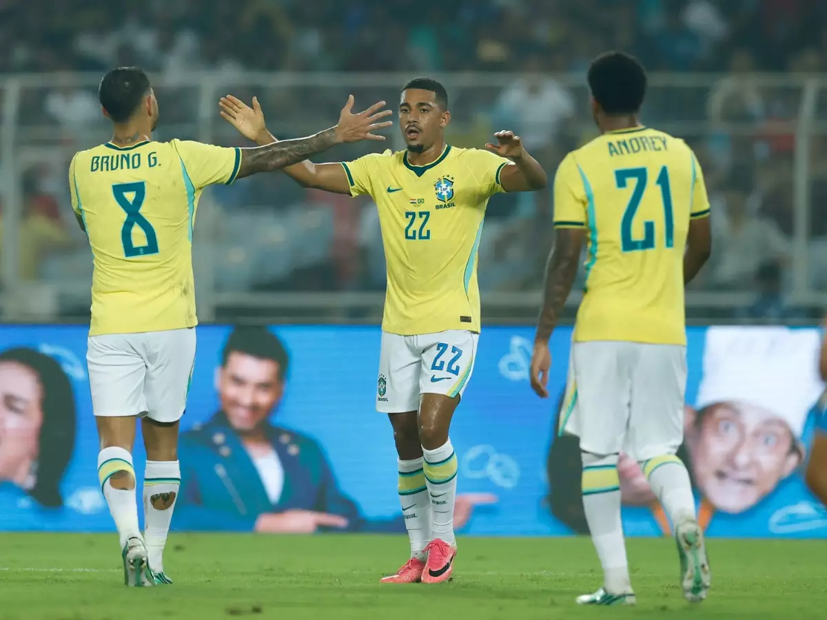 Flamengo divulga novidade sobre Pedro, Lino, Varela e Valencia