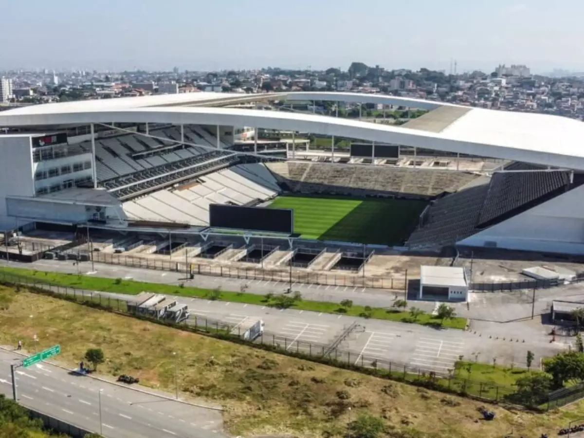 Desconforto no joelho vira motivo de preocupação no Corinthians