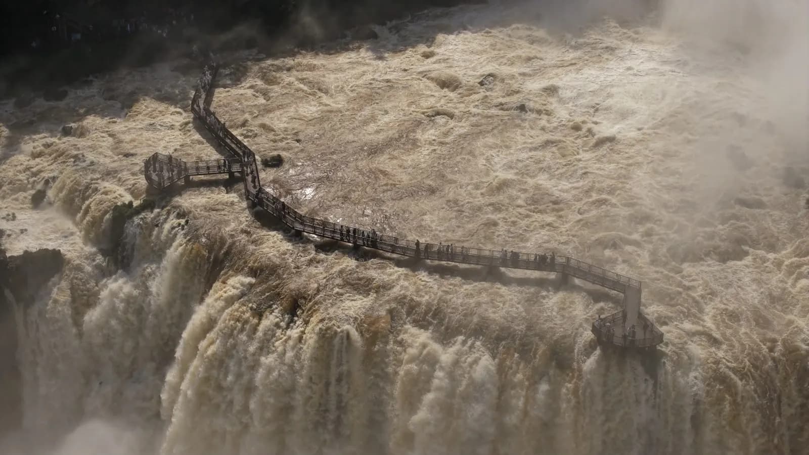 VÍDEO: Cataratas do Iguaçu atingem maior vazão do ano, com volume de água quase oito vezes a média