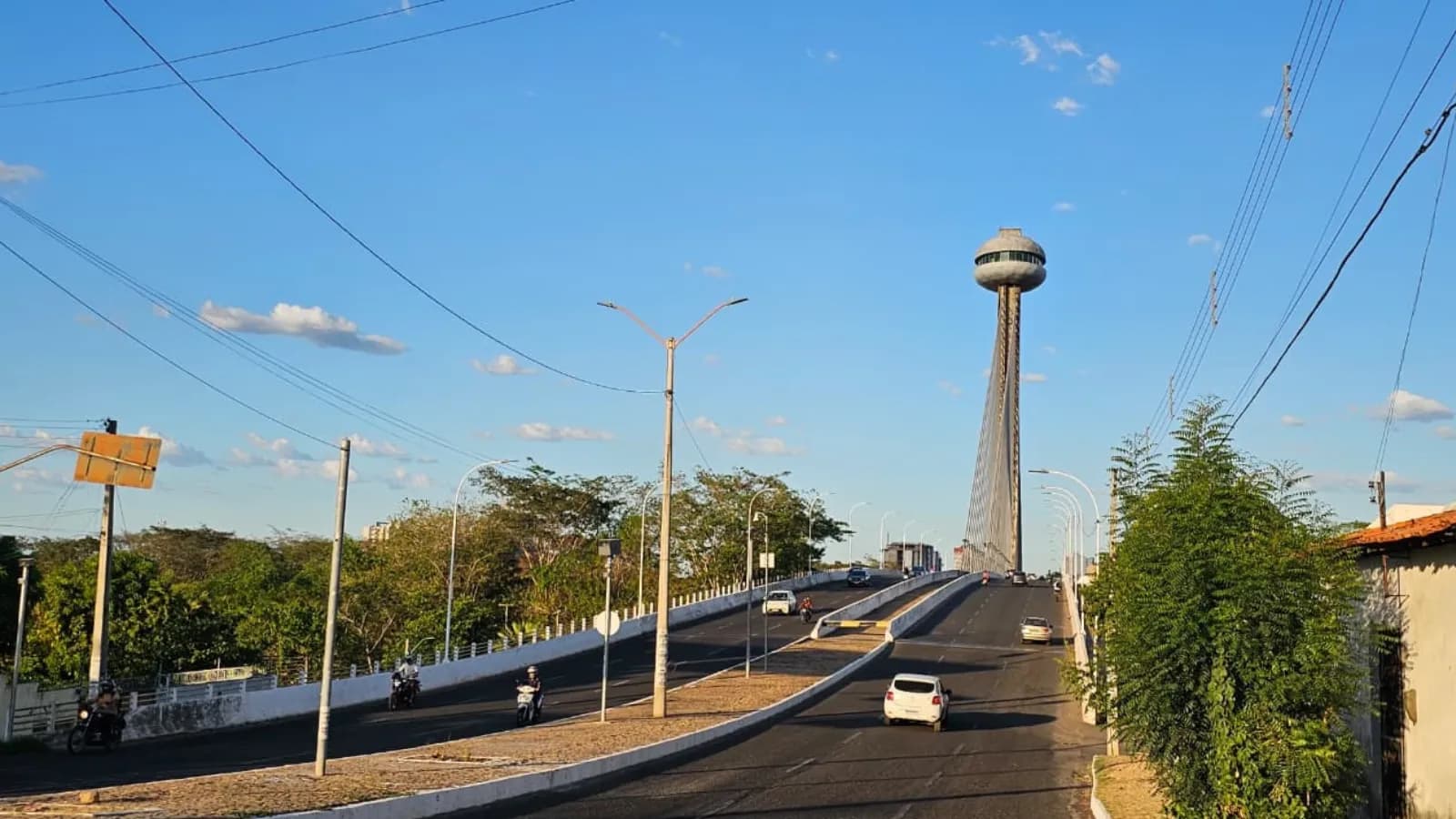 Fechado há dois anos, mirante da Ponte Estaiada aguarda novos elevadores em Teresina