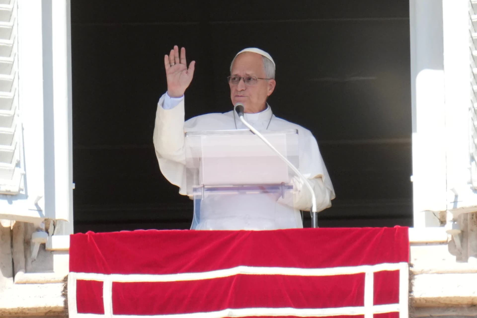 A transparência de Leão XIV rompe a tradição de silêncio do Vaticano