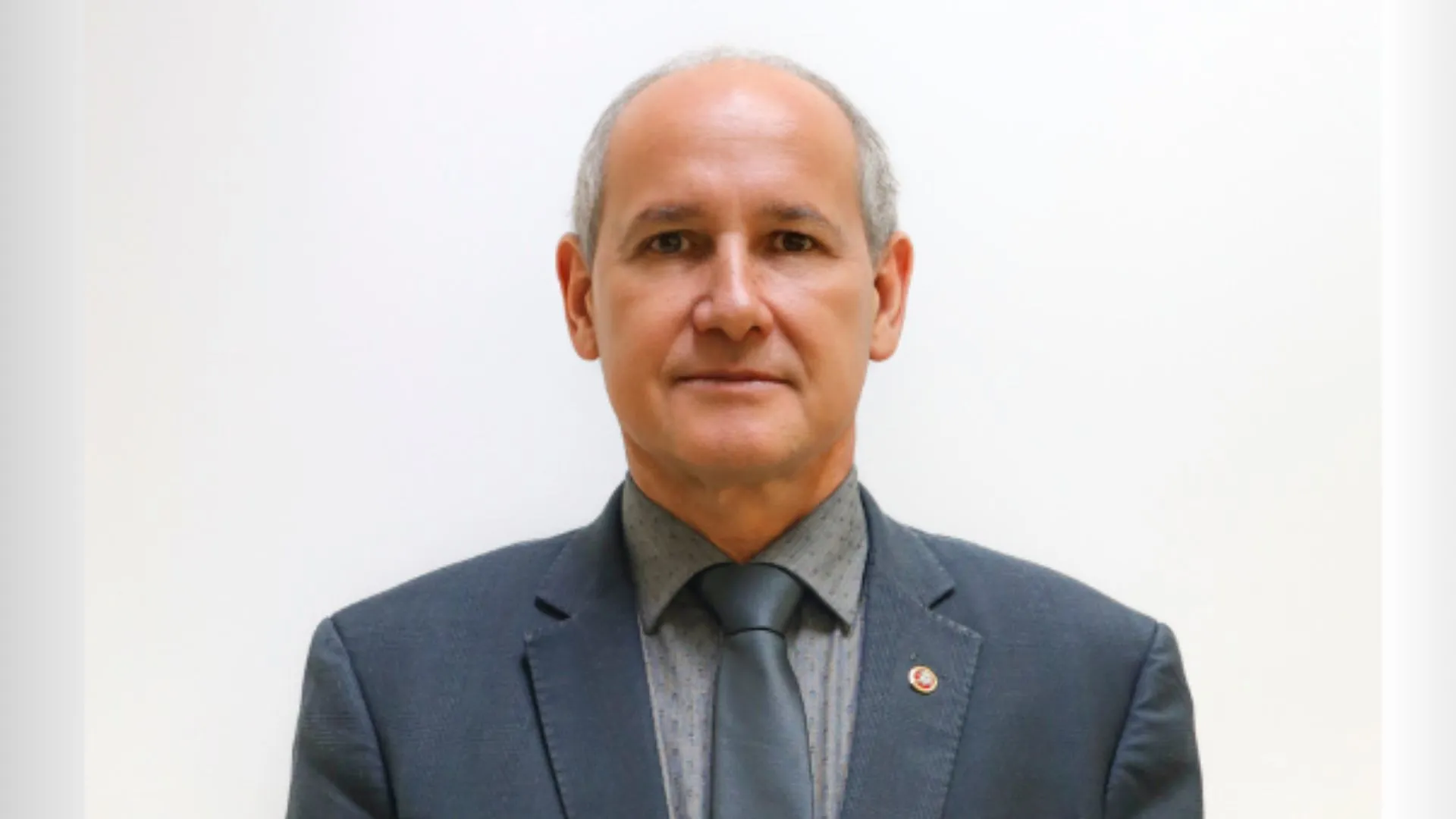 Quem é o procurador que pediu expulsão de Bolsonaro do Exército e recebeu medalha militar
