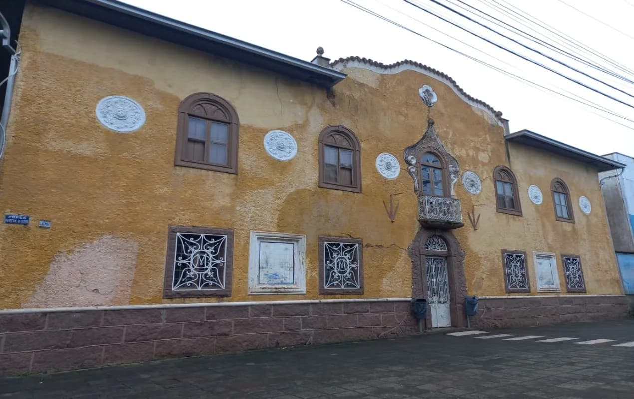 Primeiro prédio público de Itapetininga, que já abrigou cadeia, prefeitura e fórum, está fechado há mais de 2 anos