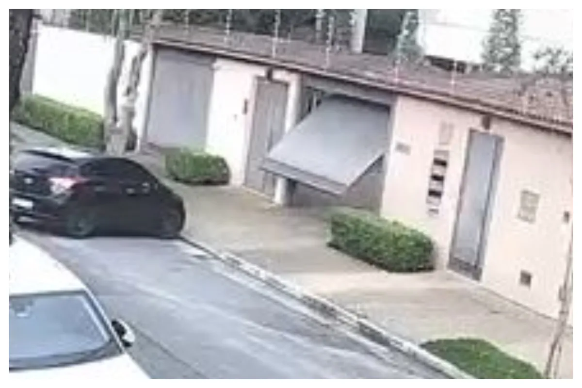 Vídeo mostra ladrões entrando de carro na garagem da mansão da família Matsunaga em SP