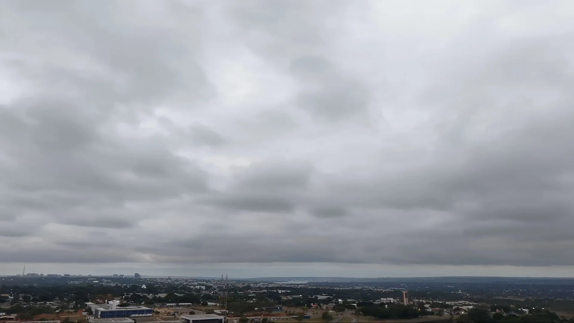 Fim de semana de eleição tem previsão de calor e chuvas isoladas no DF