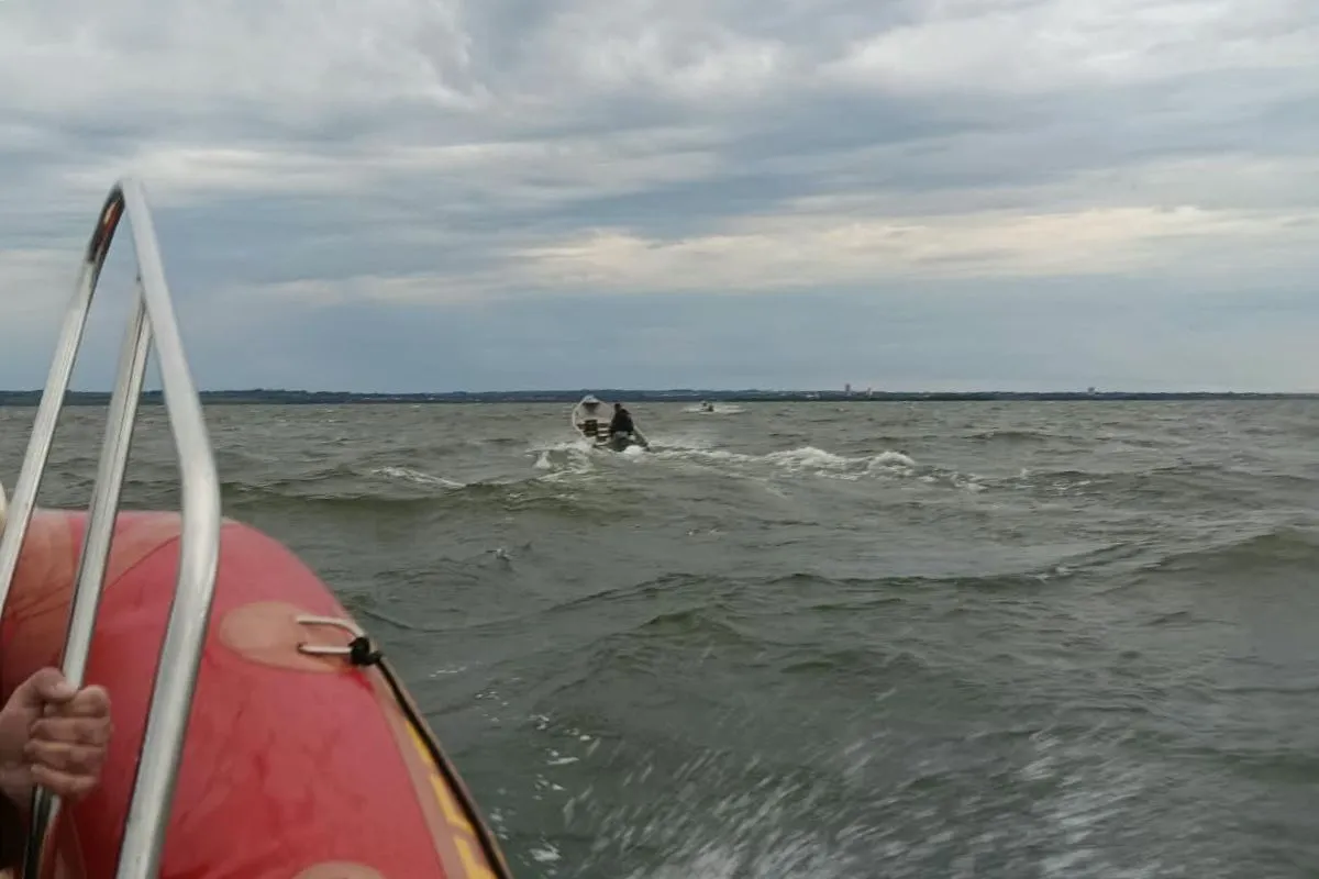 Grupo é resgatado após barcos virarem em rio no interior de SP