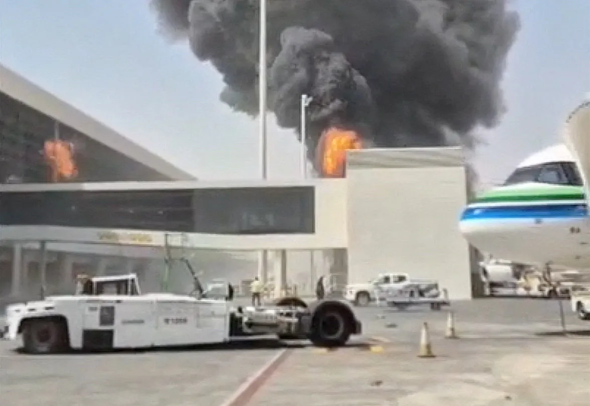 Céu sobre a capital saudita Riade fica praticamente vazio após ataques dos Houthis a aeroporto