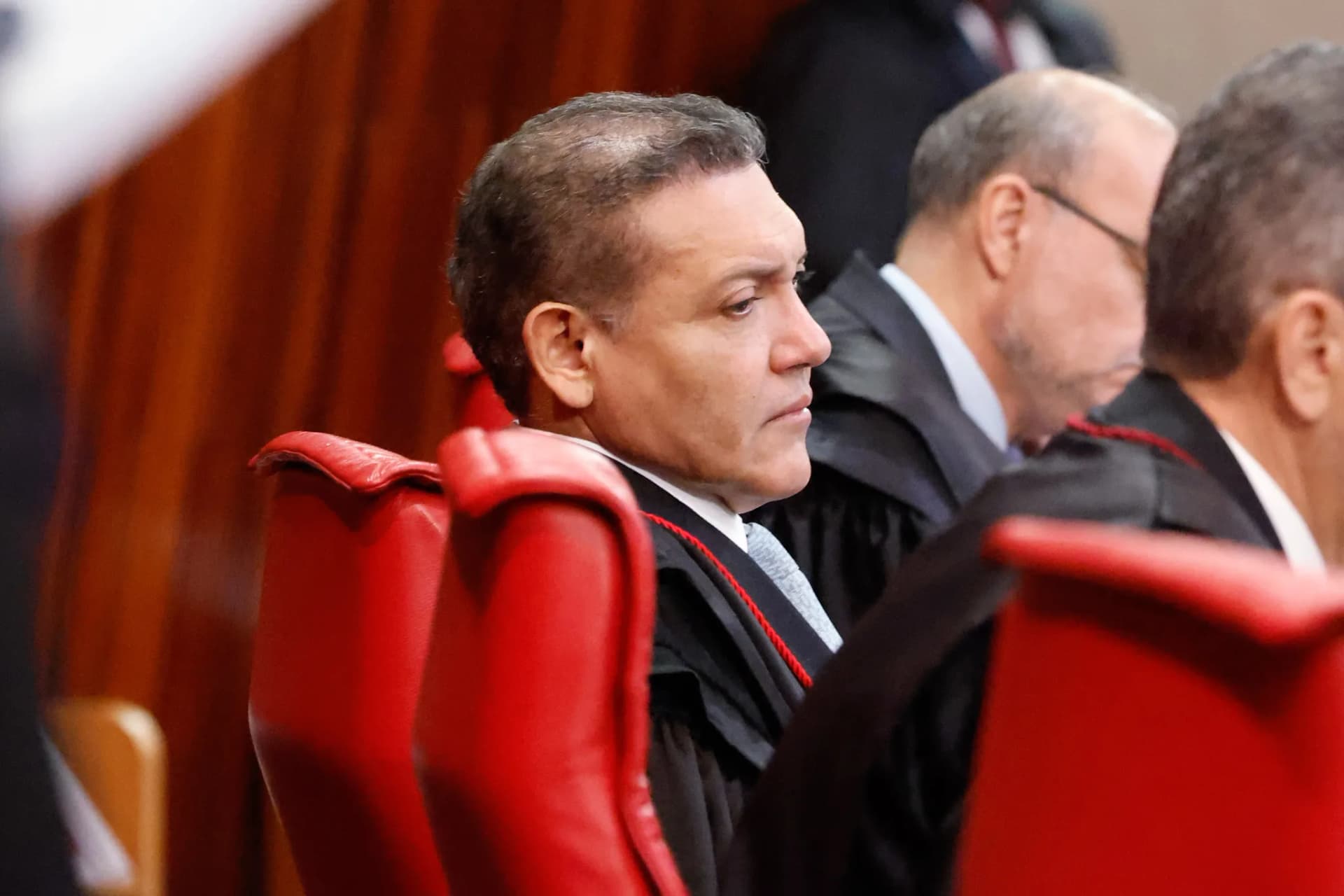 Nunes Marques reúne campanhas de Lula e Flávio Bolsonaro nesta terça para discutir segundo turno