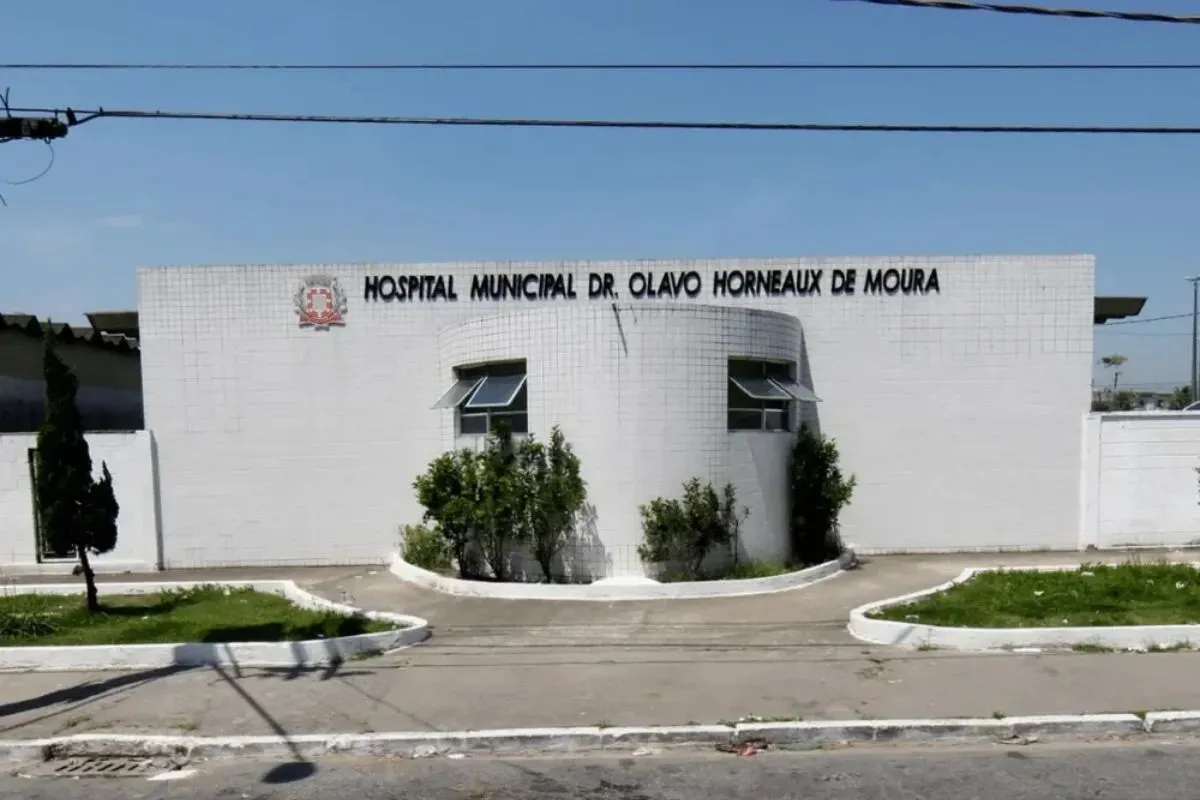 Homem é preso após receber alta e se masturbar na frente de funcionárias em hospital