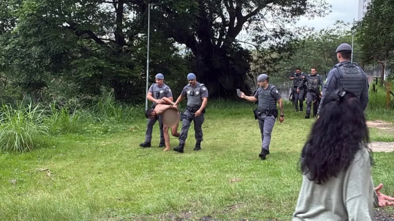 VÍDEO: homem procurado pela Justiça furta carro e é preso nu após fugir da polícia em Campinas