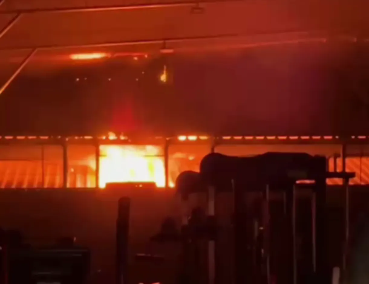 VÍDEO: Incêndio atinge academia e mobiliza bombeiros em Paraíba do Sul