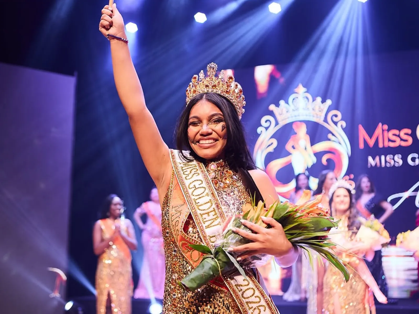 Modelo indígena do AC leva cultura Shanenawa e vence concurso nacional de beleza: 'Revolução'