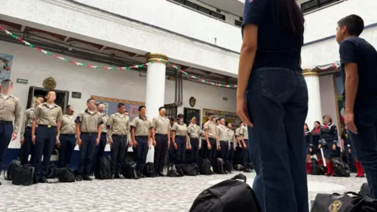 Por que o México está desmilitarizando suas escolas