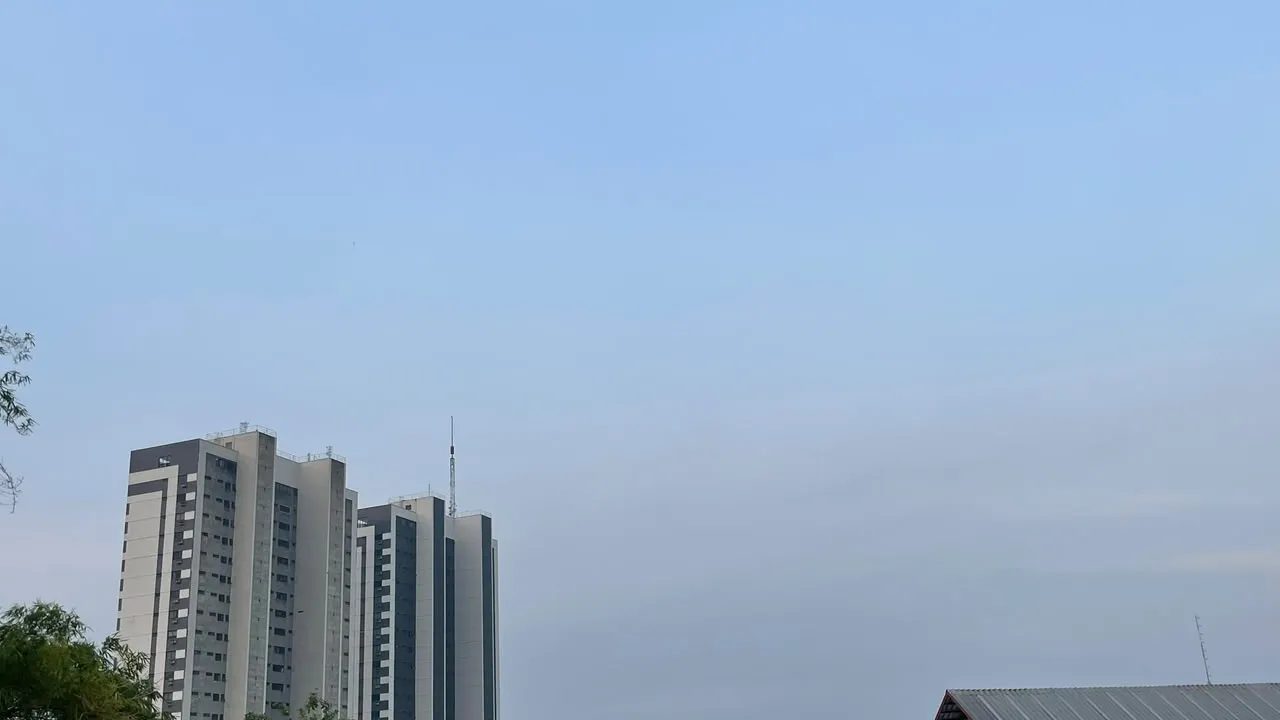 'Nuvem' de fumaça reaparece em Manaus e cidade volta a ter a pior qualidade do ar no Brasil após um dia