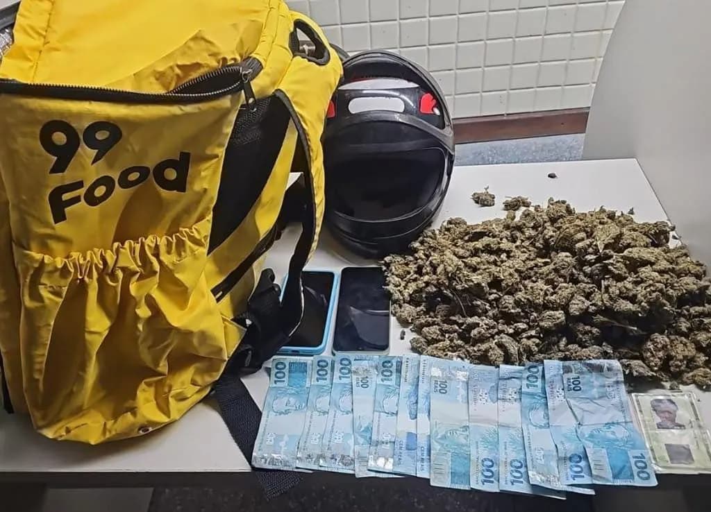 Homem é preso com porções de maconha dentro de bag de delivery em Salvador