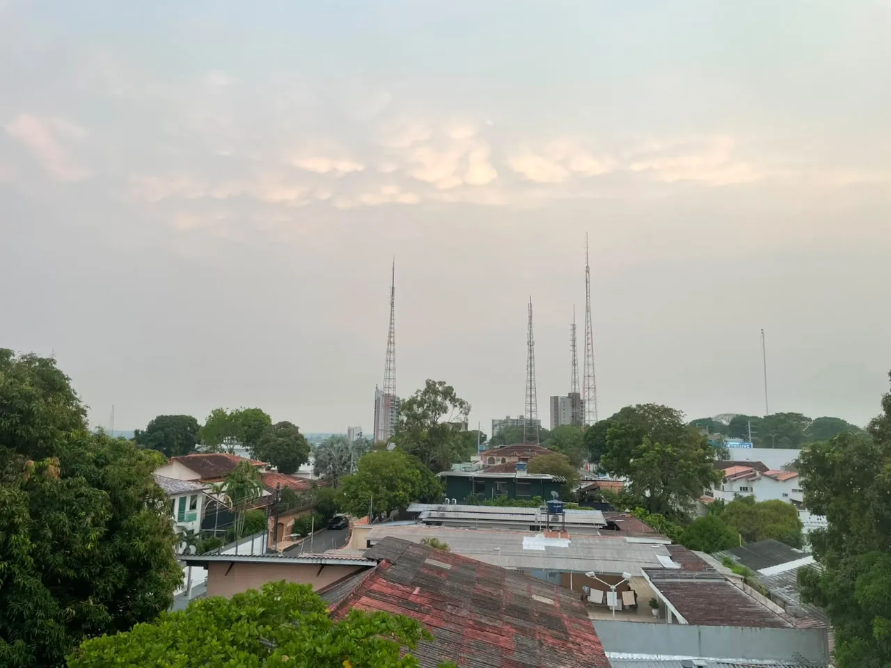 Manaus registra melhora na qualidade do ar nesta terça, mas segue como cidade mais poluída do Brasil