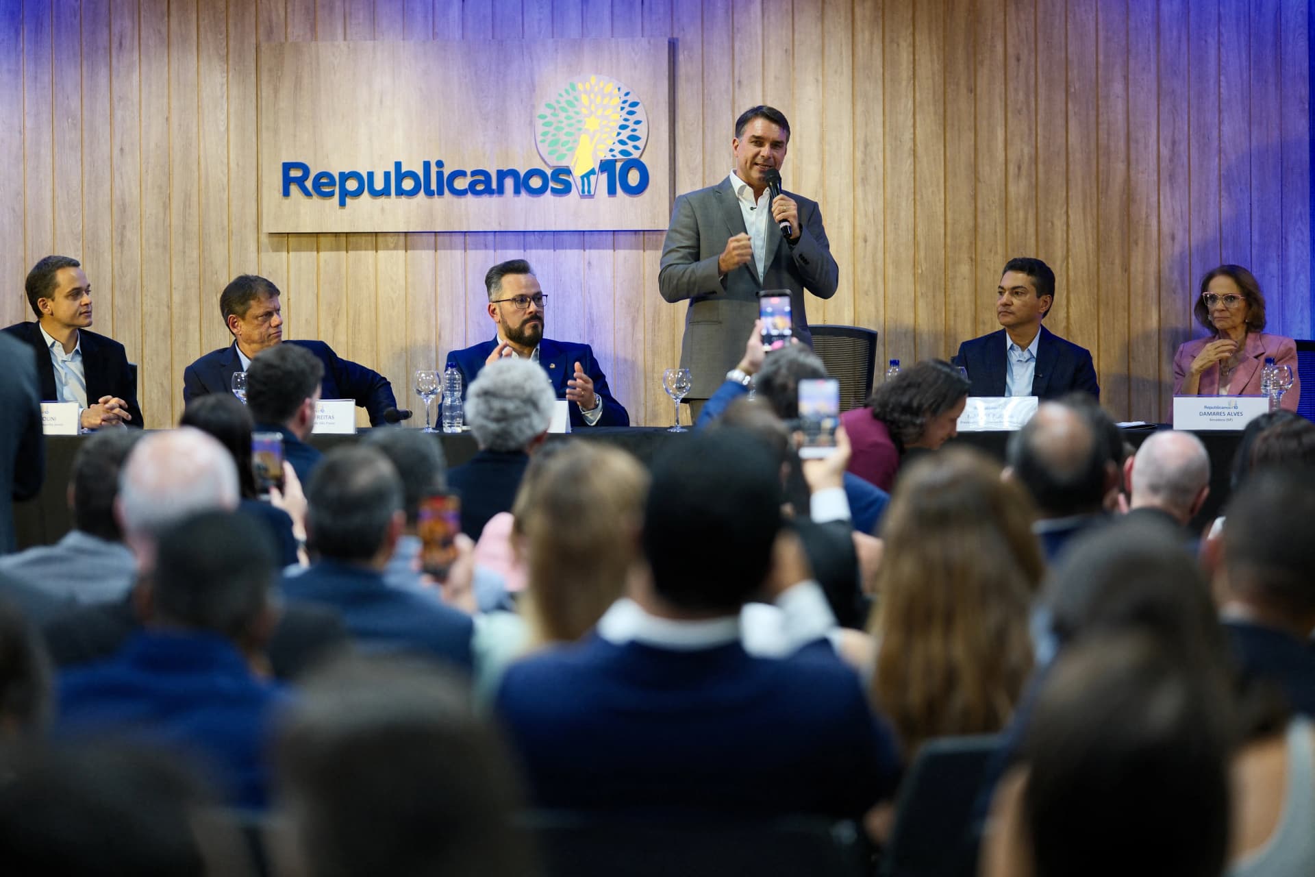 Flávio recebe apoio do Republicanos e do Novo para segundo turno