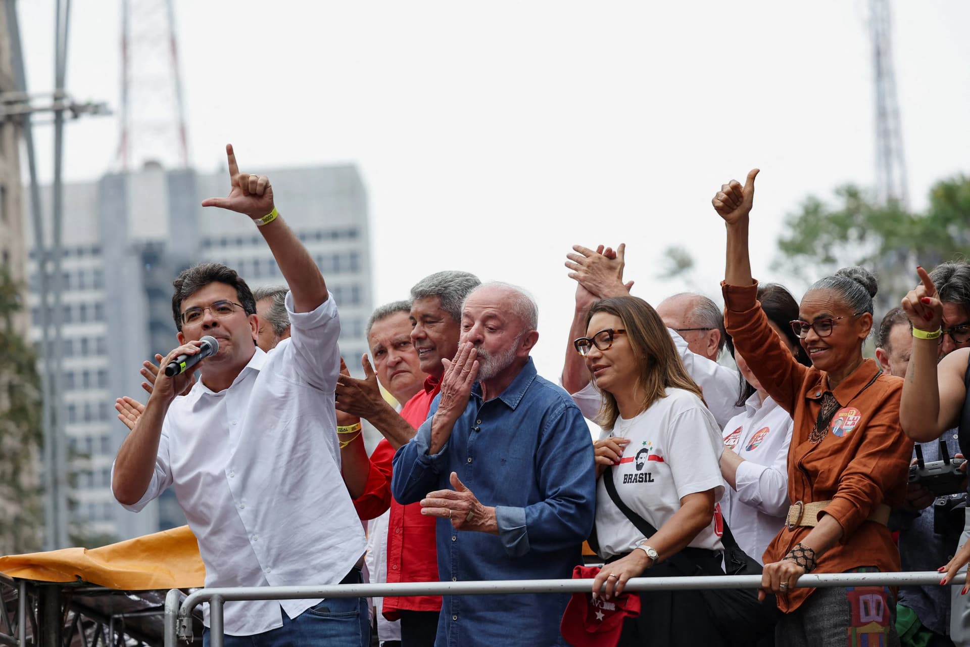 Janja discursa em ato na Paulista e diz que ninguém vai passar por cima da Constituição
