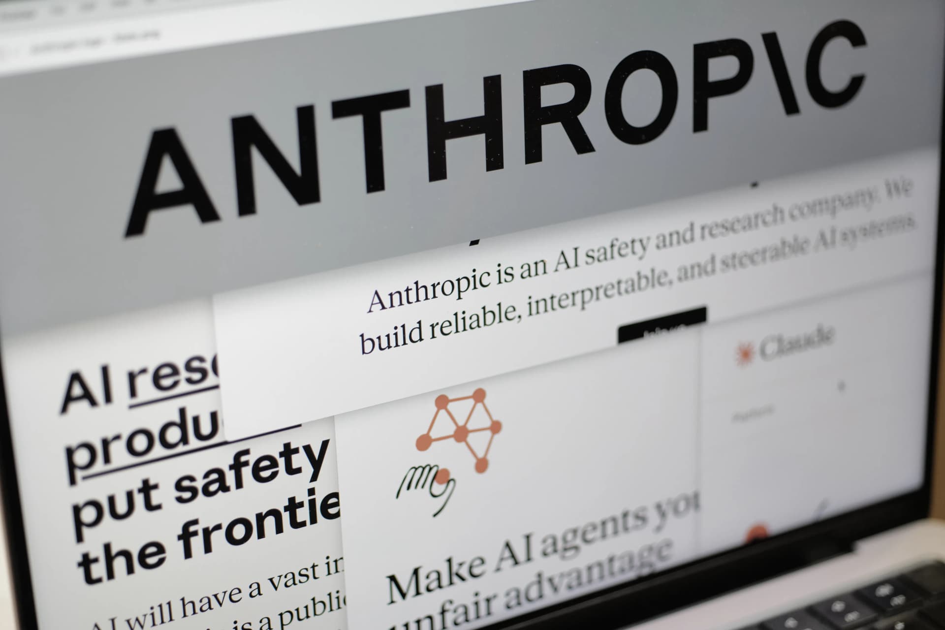 IA da Anthropic envia denúncia falsa de homicídio a site de polícia nos EUA