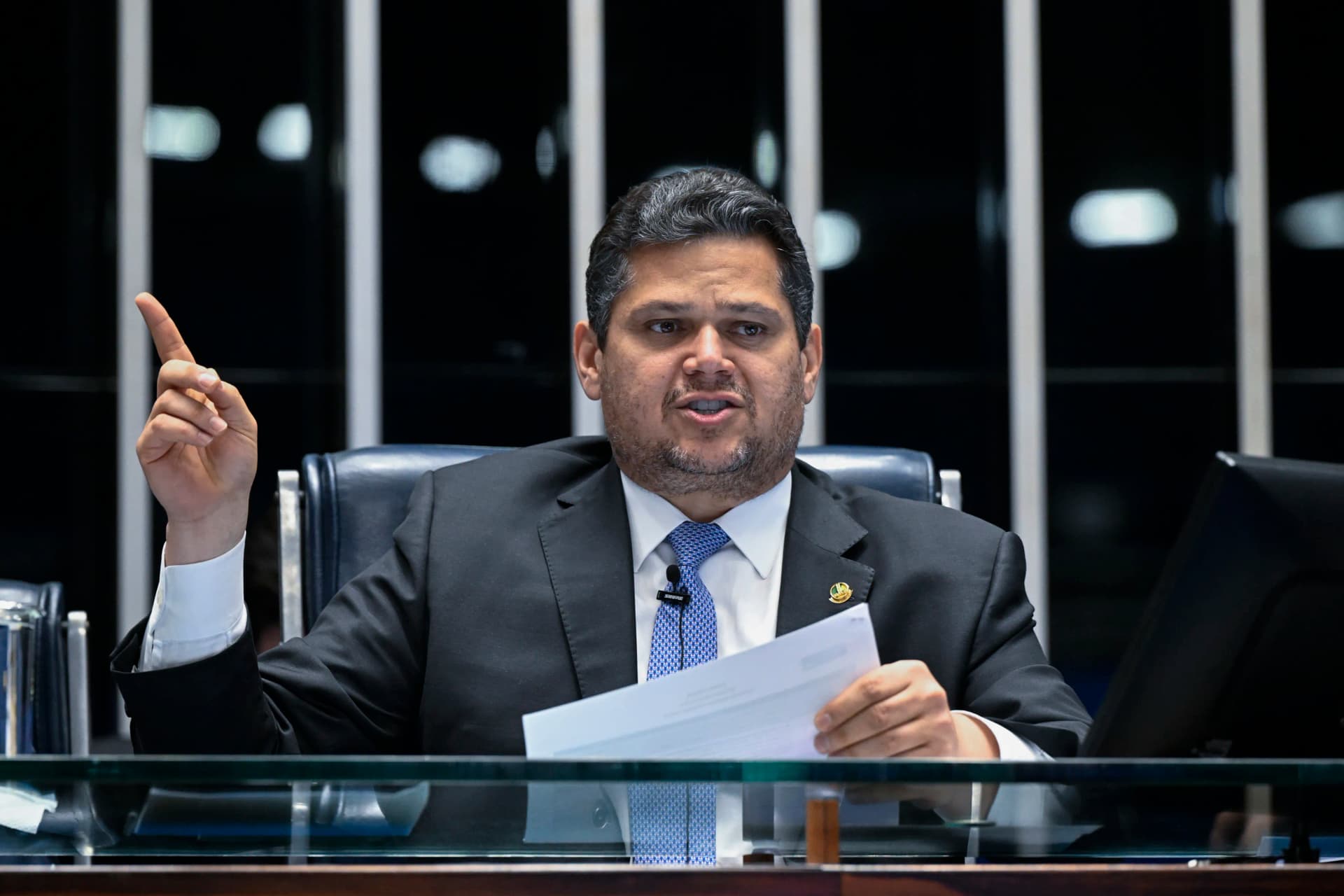 Alcolumbre pauta discussão do fim da escala 6x1 no plenário para a próxima semana