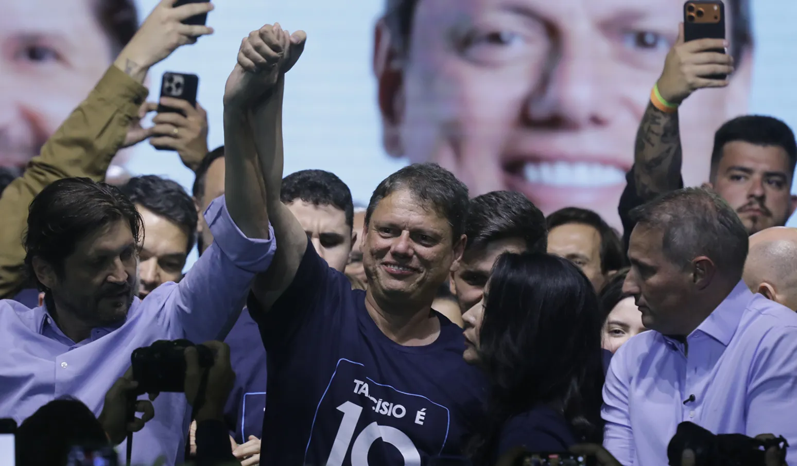 Tarcísio se reelege em SP com 62,65% e emplaca senadores