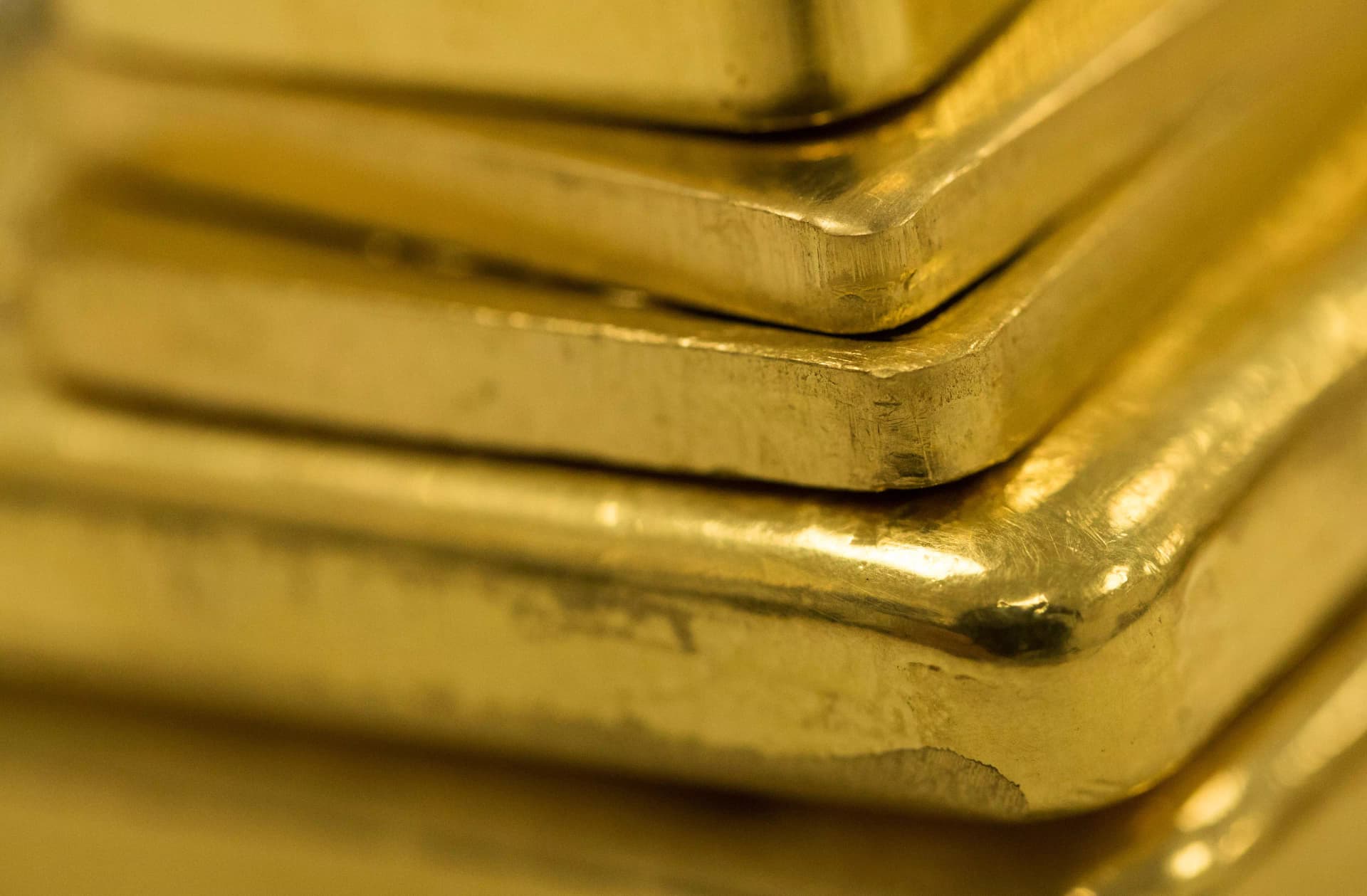 Ouro sobe e se aproxima de US$ 4,2 mil com juros de Treasuries longe de máximas