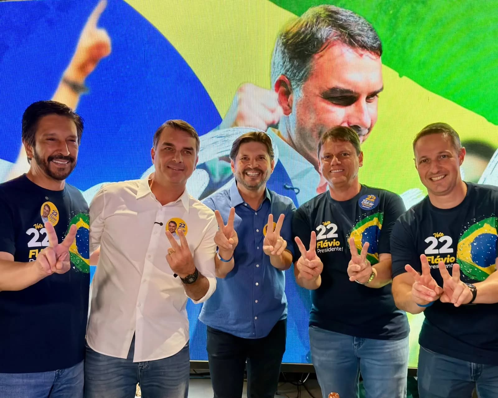 Flávio, Tarcísio e Nunes reúnem prefeitos e vereadores em SP para impulsionar campanha
