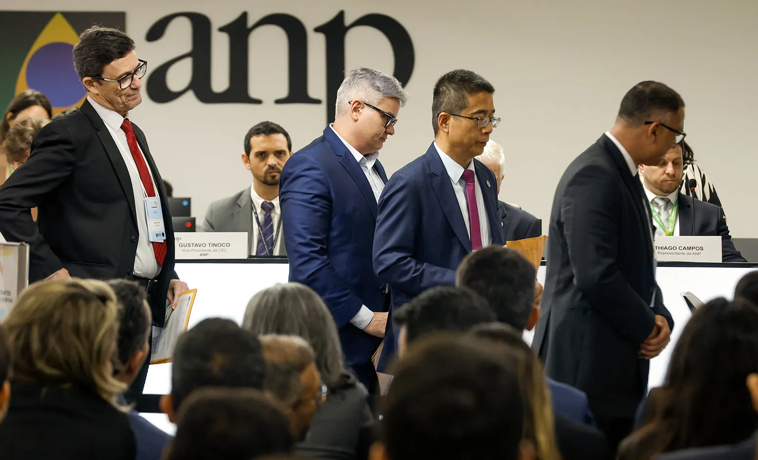 Governo arrecada R$ 3,5 bi em leilões da ANP