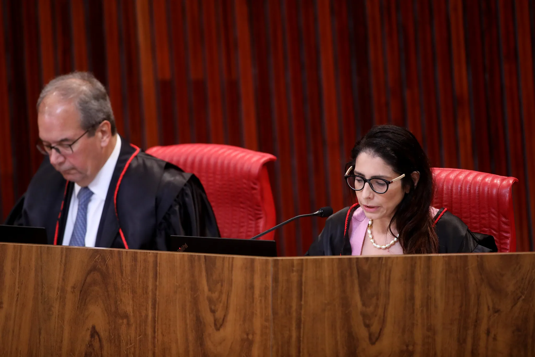TSE suspende site que oferece criptomoeda a quem divulgar conteúdo a favor de voto em Flávio Bolsonaro