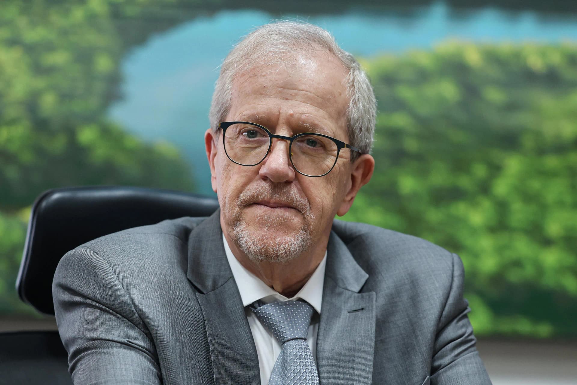Incêndios no Amazonas são criminosos e visam futuro desmatamento, diz ministro