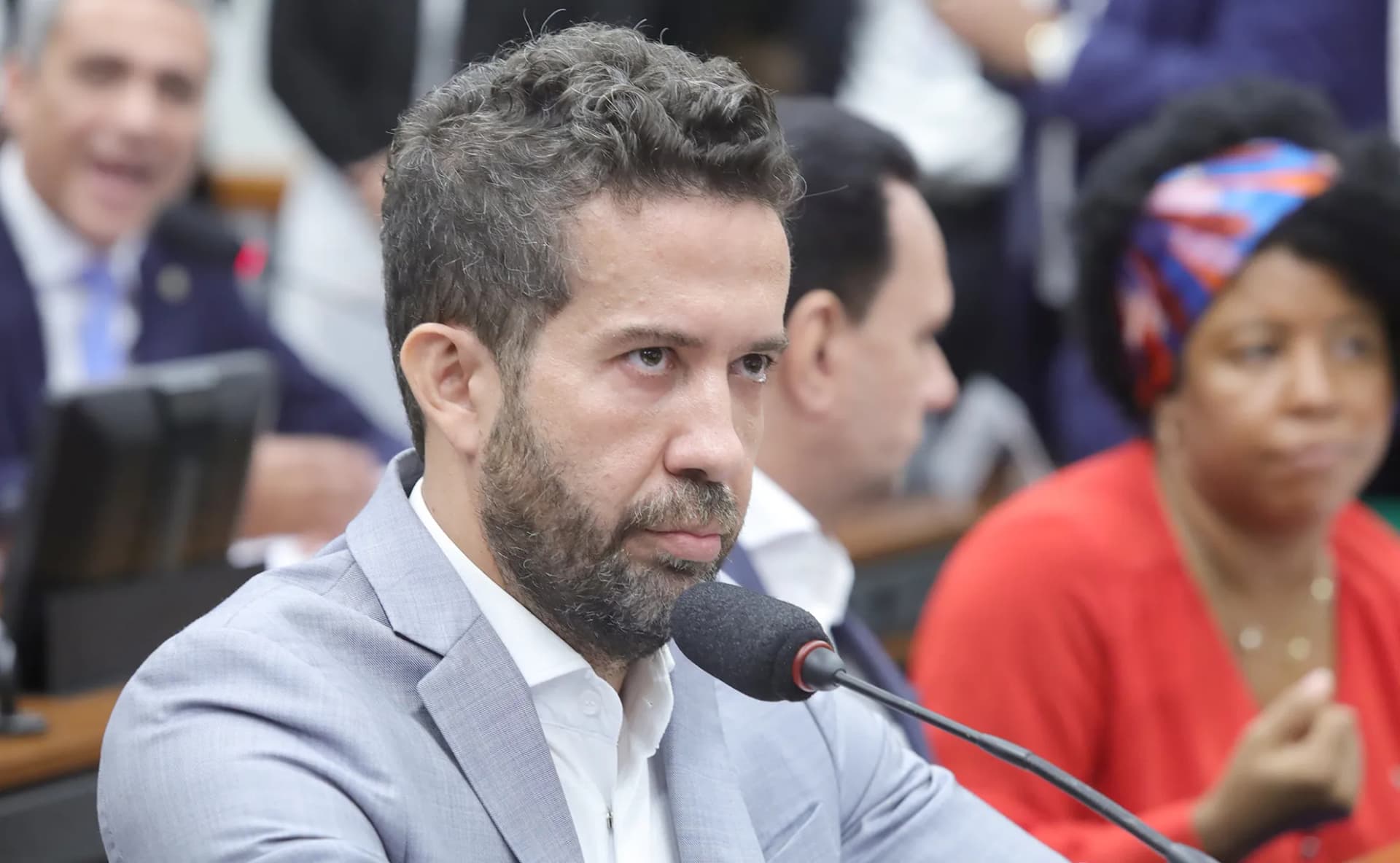 Campanha de Flávio diz que Janones deletou 499 mensagens do canal 'Exército do Lula'