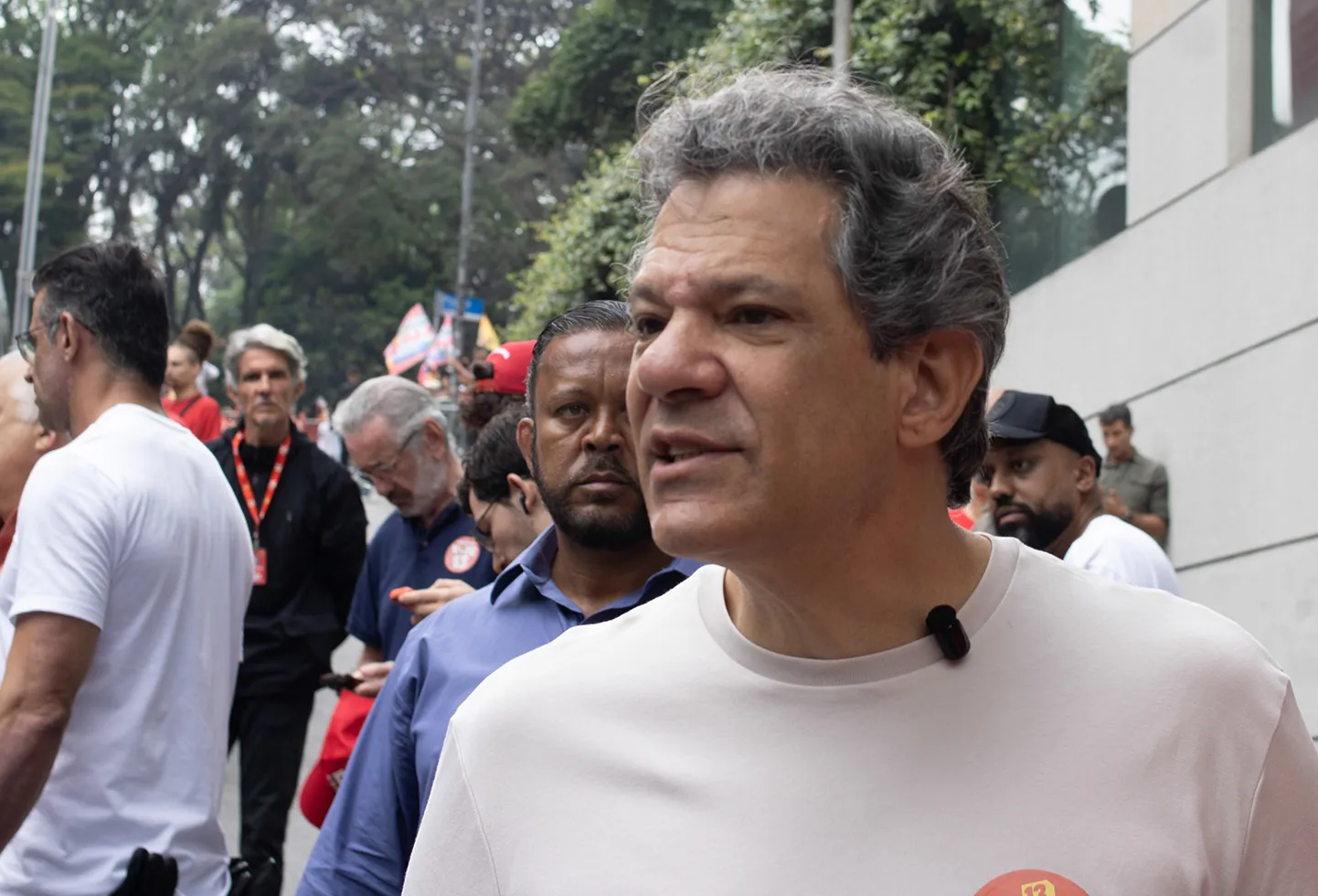 Esquerda se reestrutura e busca espaço após revés no 1º turno