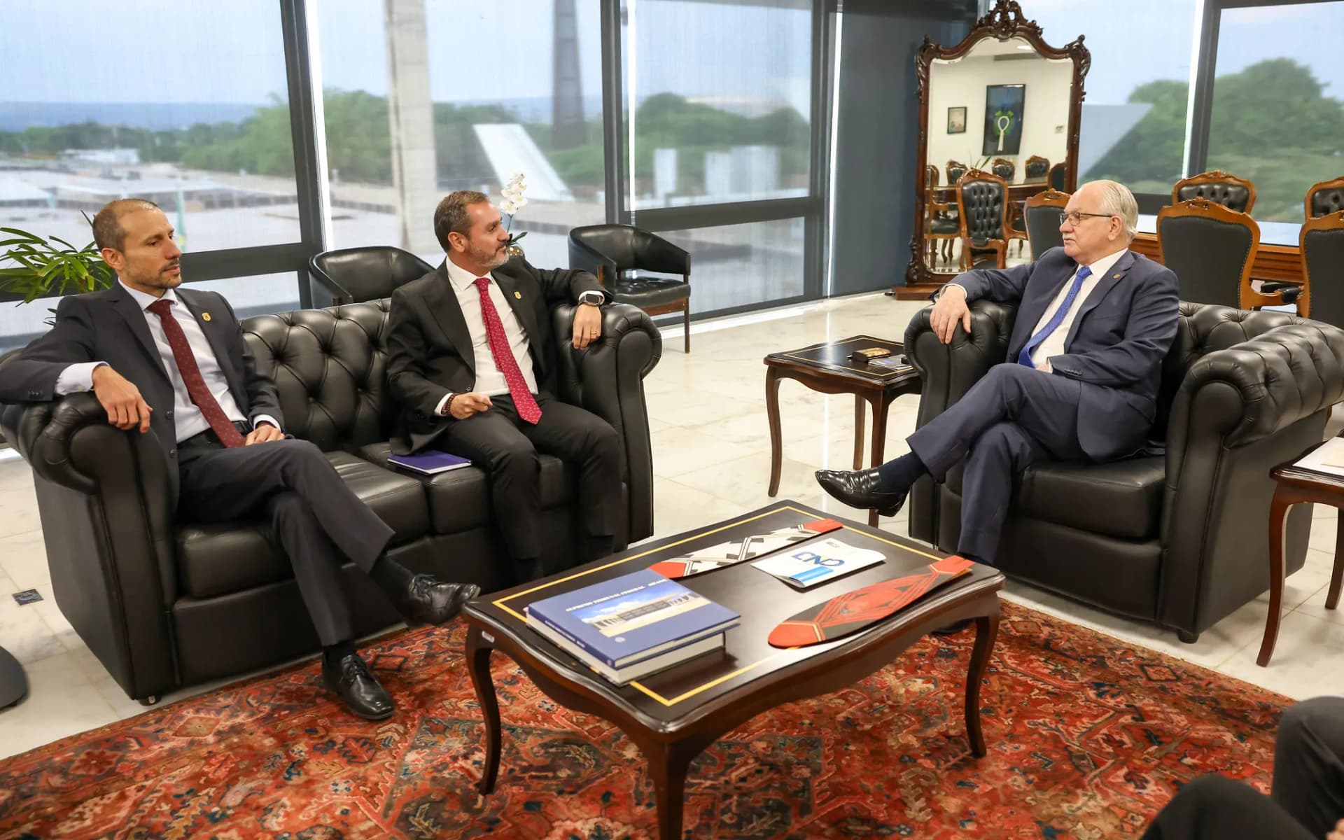 Fachin trata com PF regra para investigar ministros