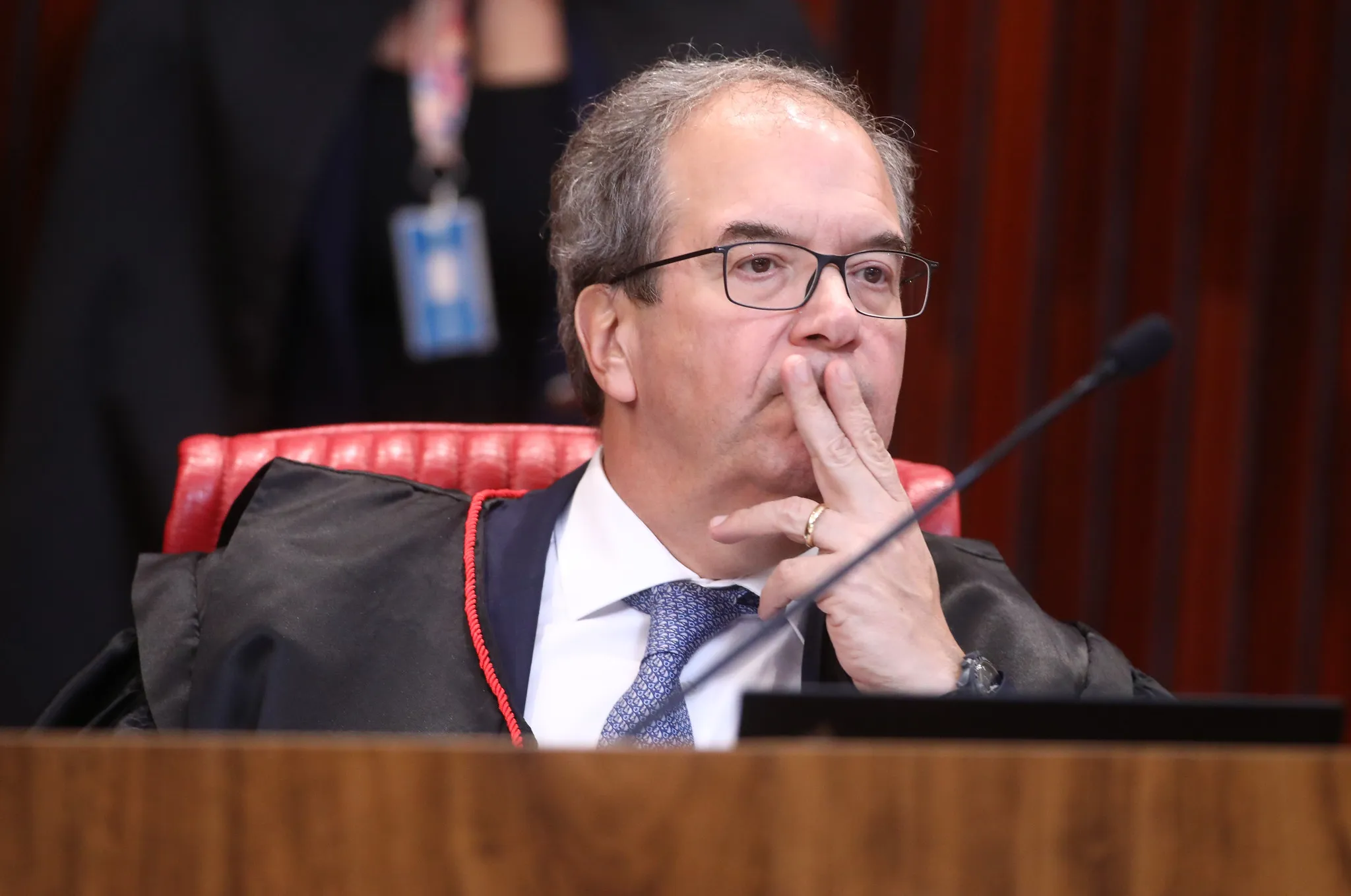 Ministro do TSE cobra que Nunes Marques envie discussão sobre 'Exército do Lula' ao plenário