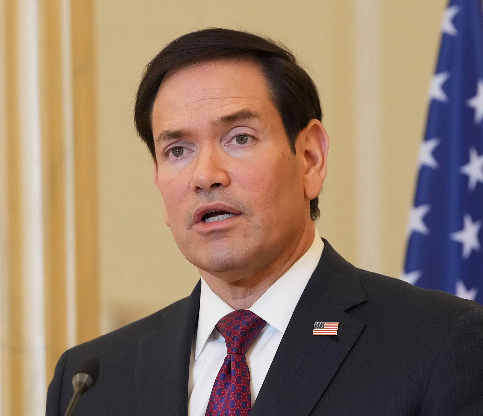 Democratas questionam Rubio sobre visto de embaixadora
