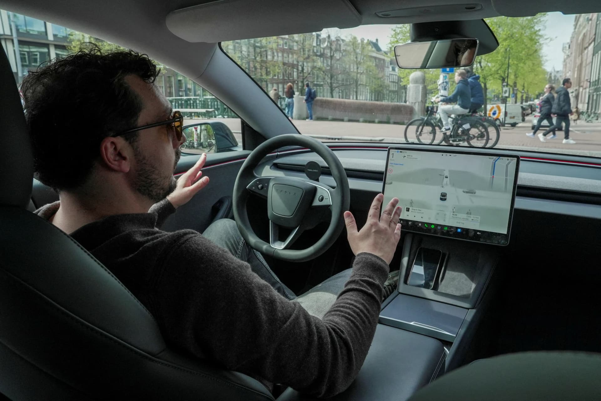 Tesla muda nome de software de direção autônoma na Europa enquanto busca aprovação