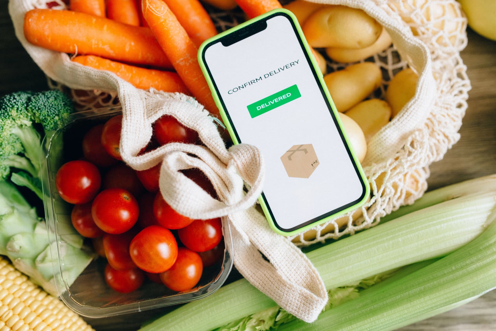 Aplicativos avançam sobre compra de reposição de alimentos e higiene e desafiam frequência nos supermercados