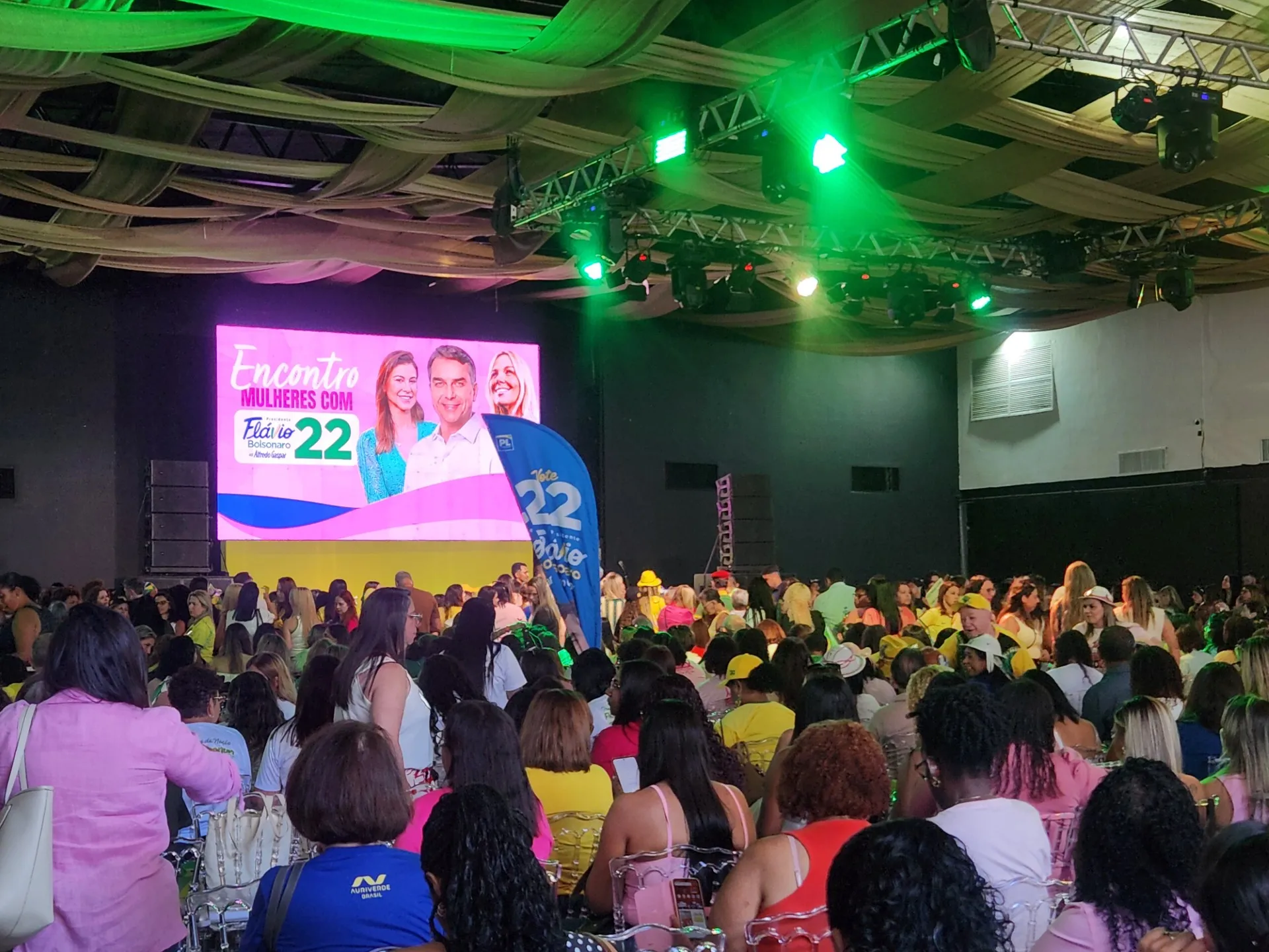 Flávio Bolsonaro reforça agenda com mulheres no Rio e promete ampliar políticas de proteção e inclusão
