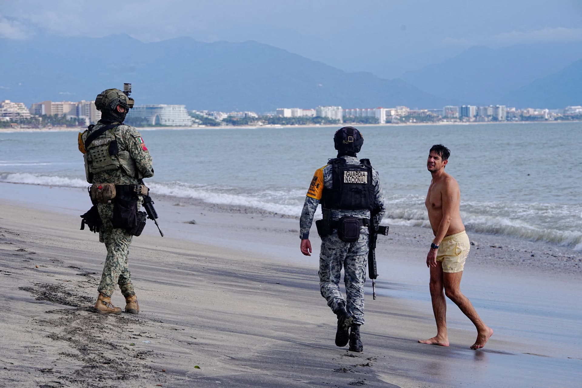 Furacão Simon ganha força na costa do Pacífico do México e ameaça região turística