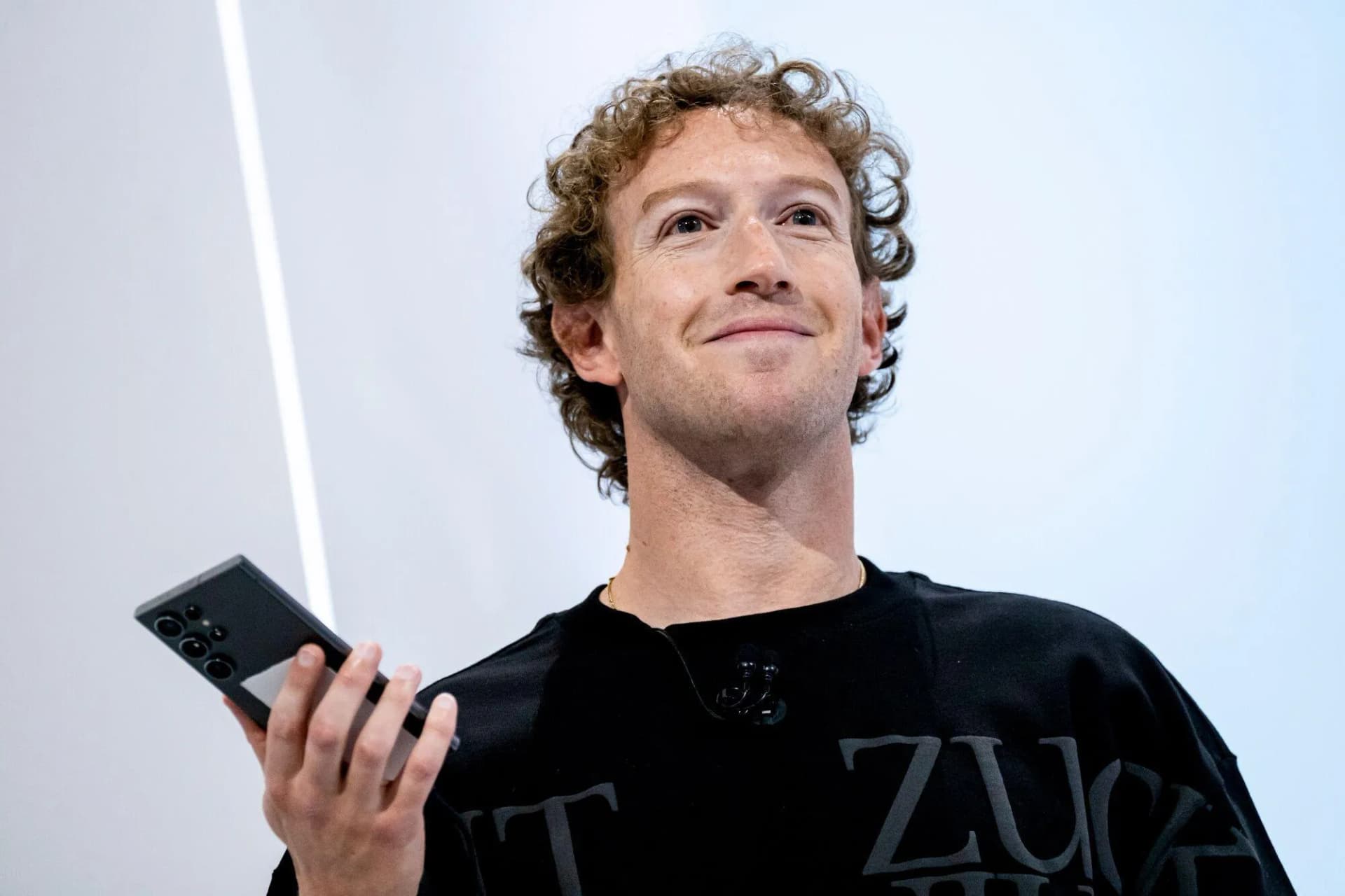 FT: Mark Zuckerberg diz que a Meta atingiu a 'fronteira' da IA e rejeita pedidos de desaceleração