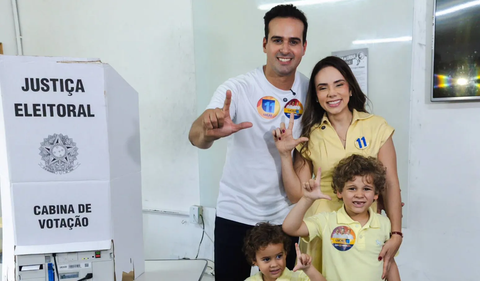 Lucas Ribeiro é reeleito na Paraíba com 64% dos votos